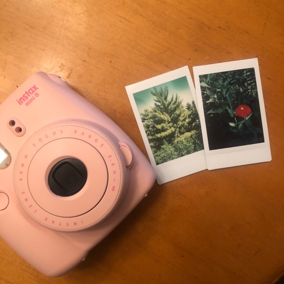 FujiFilm Insta 8 Camera With 6 Boxes of Instant Film - Picture 2 of 5